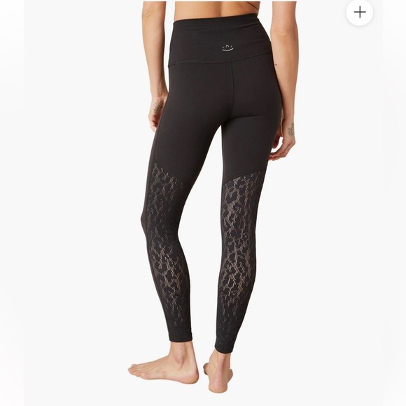 Beyond Yoga Mesh It Up High Waisted 7/8 Yoga Leggings Size Small - Picture 2 of 9